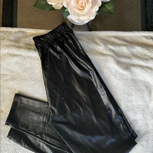 Never worn | Large black leather leggings